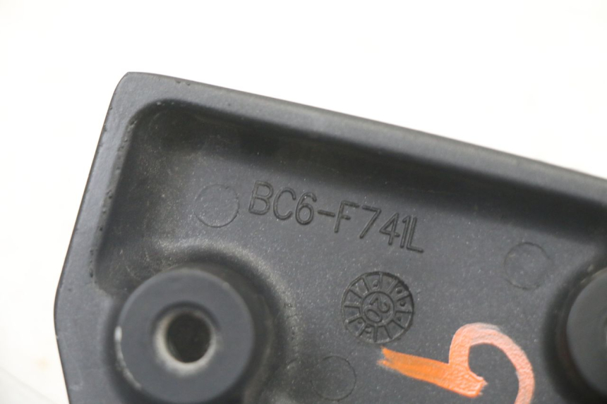 photo de REAR LEFT FOOTREST MOUNT YAMAHA TRACER 7 700 (2020 - 2024) - Fixing points details