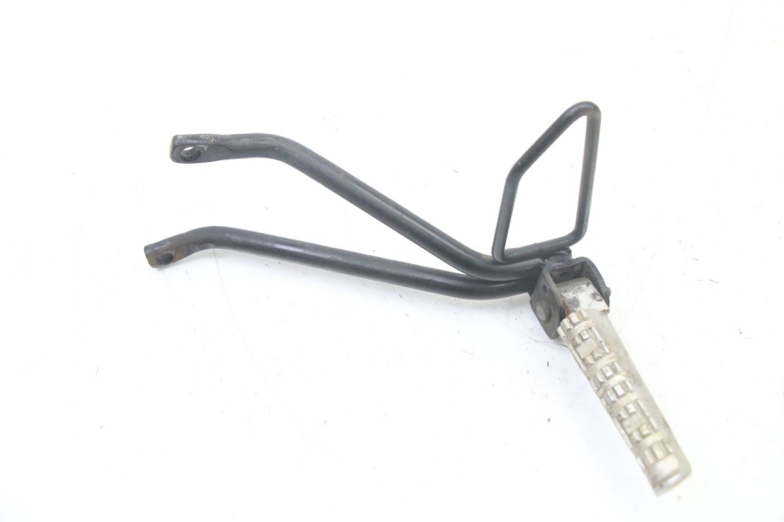 photo de REAR LEFT FOOTREST MOUNT YAMAHA TZR 50 (2008 - 2016) - Component detail