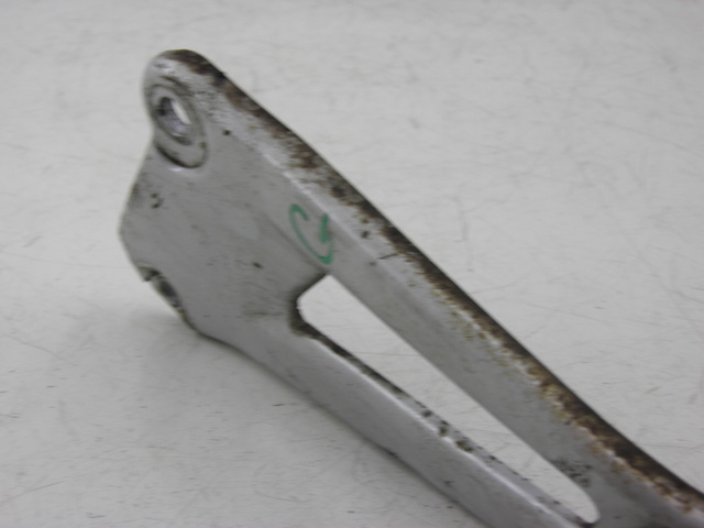 photo de REAR LEFT FOOTREST MOUNT YAMAHA YBR 125 (2004 - 2006) - Component detail