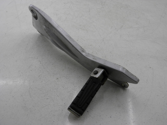 photo de REAR LEFT FOOTREST MOUNT YAMAHA YBR CUSTOM 125 (2008 - 2010) - Surface and material condition