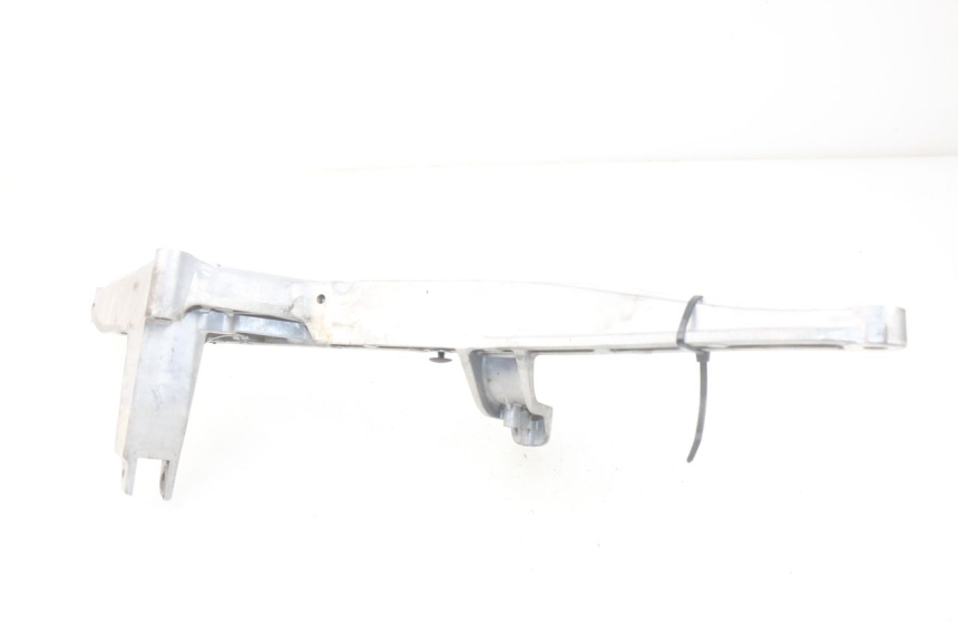 photo de REAR LEFT FOOTREST MOUNT YAMAHA YP T-MAX TMAX 530 (2017 - 2020) - Alternative perspective