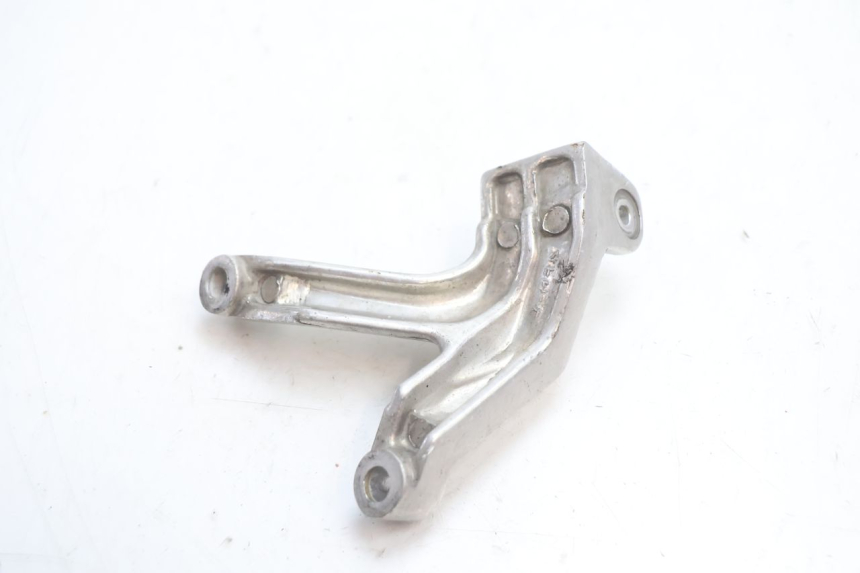 photo de REAR LEFT FOOTREST MOUNT YAMAHA YZF R GENESIS 750 (1993 - 1998) - Zoom on usage condition