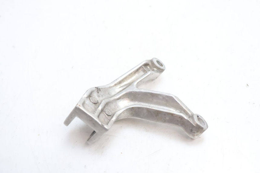 photo de REAR LEFT FOOTREST MOUNT YAMAHA YZF R GENESIS 750 (1993 - 1998) - Alternative perspective