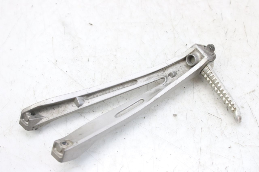 photo de LEFT REAR FOOTREST MOUNTING PLATE YAMAHA YZF R1 1000 (2007 - 2008) - Technical close-up