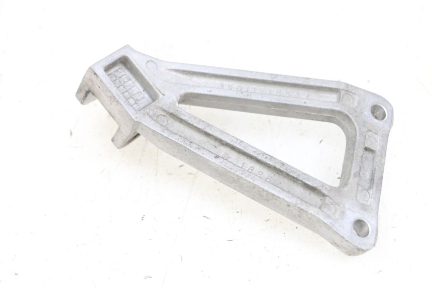 photo de REAR LEFT FOOTREST MOUNT KAWASAKI ZR 7 750 (1999 - 2004) - Zoom on usage condition