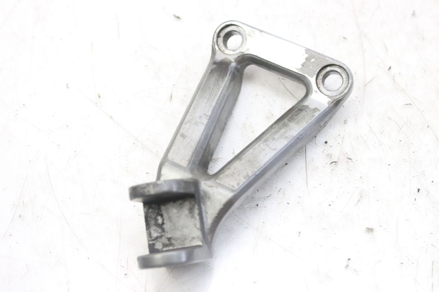 photo de LEFT REAR FOOTREST MOUNT KAWASAKI ZX-6R ZX6R 600 (1995 - 1997) - Main view