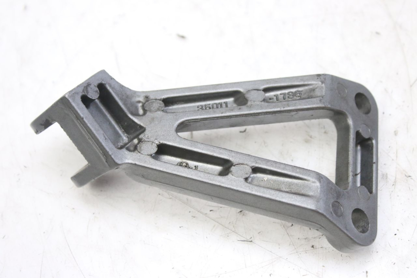 photo de LEFT REAR FOOTREST MOUNT KAWASAKI ZX-6R ZX6R 600 (1995 - 1997) - Component detail