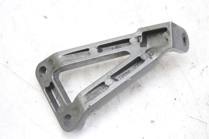 photo de LEFT REAR FOOTREST MOUNT KAWASAKI ZX-6R ZX6R 600 (1995 - 1997) - Zoom on usage condition