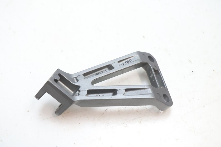 photo de LEFT REAR FOOTREST MOUNT KAWASAKI ZX-6R ZX6R 600 (1995 - 1997) - Technical close-up