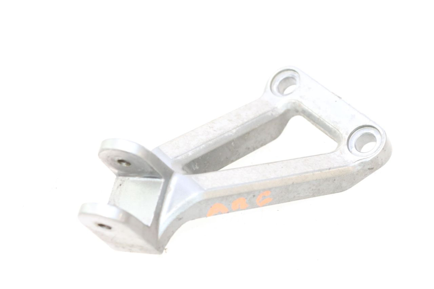 photo de LEFT REAR FOOTREST MOUNT KAWASAKI ZX-6R ZX6R 600 (1995 - 1997) - Main view