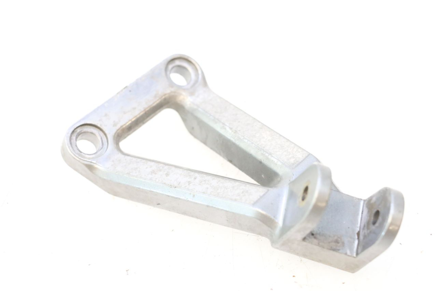 photo de LEFT REAR FOOTREST MOUNT KAWASAKI ZX-6R ZX6R 600 (1995 - 1997) - Technical close-up