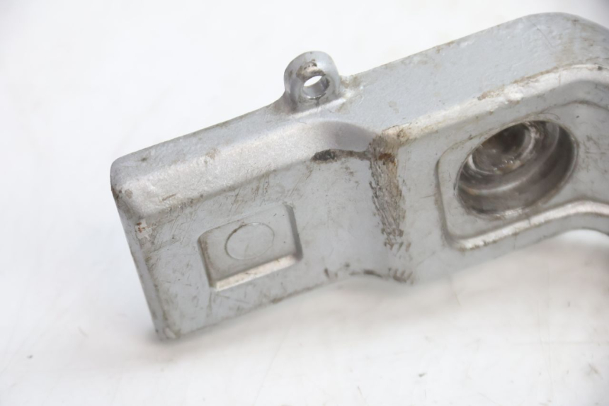 photo de FRONT RIGHT FOOTREST MOUNT PEUGEOT 103 SPX CLIP 50 (1989 - 1992) - Component detail