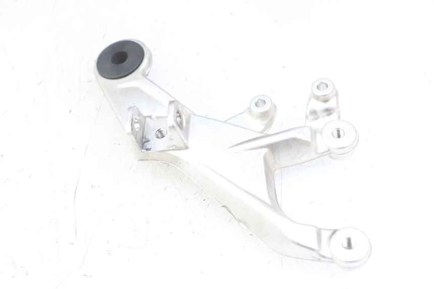 photo de FRONT RIGHT FOOTREST MOUNT BMW S RR ABS S1000RR 1000 (2015 - 2018) - Alternative perspective