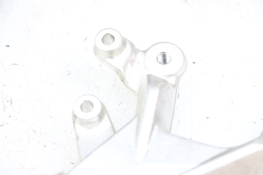 photo de FRONT RIGHT FOOTREST MOUNT BMW S RR ABS S1000RR 1000 (2015 - 2018) - Technical close-up