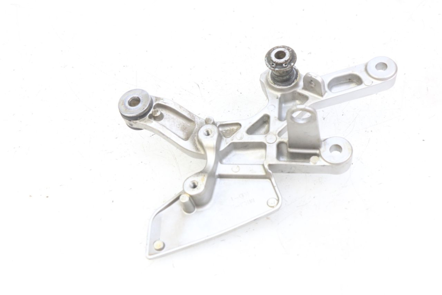 photo de RIGHT FRONT FOOTREST BRACKET HONDA CB R 1000 (2018 - 2023) - Component detail