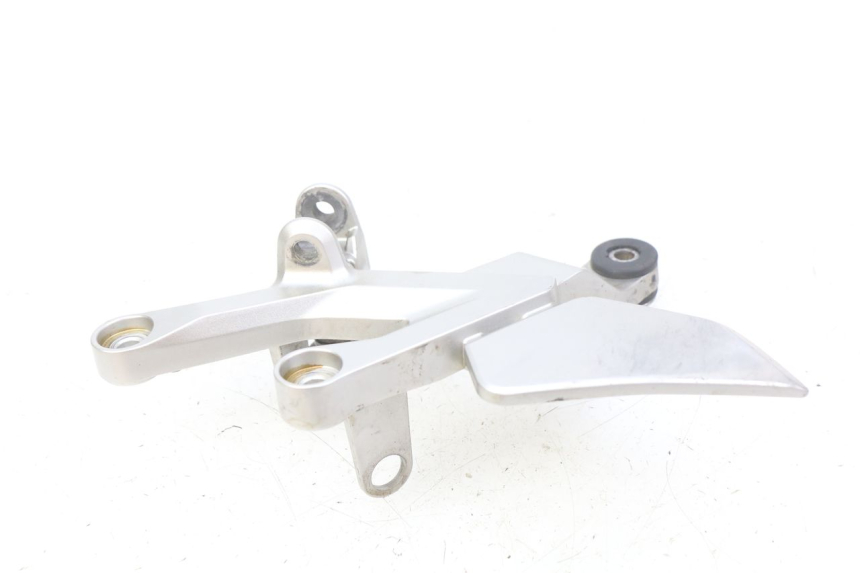 photo de RIGHT FRONT FOOTREST BRACKET HONDA CB R 1000 (2018 - 2023) - Technical close-up