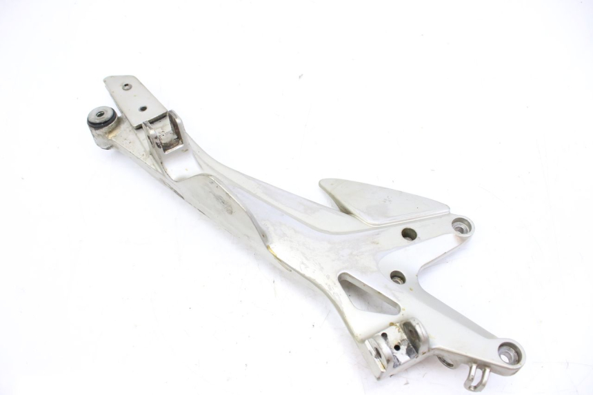 photo de RIGHT FRONT FOOTREST BRACKET HONDA CBF 500 (2004 - 2007) - Component detail
