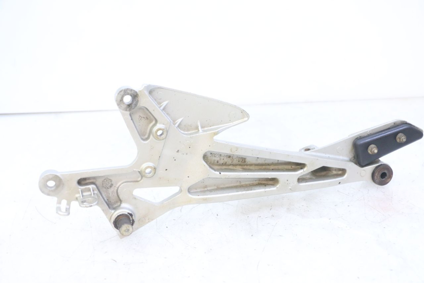 photo de RIGHT FRONT FOOTREST BRACKET HONDA CBF 500 (2004 - 2007) - Zoom on usage condition