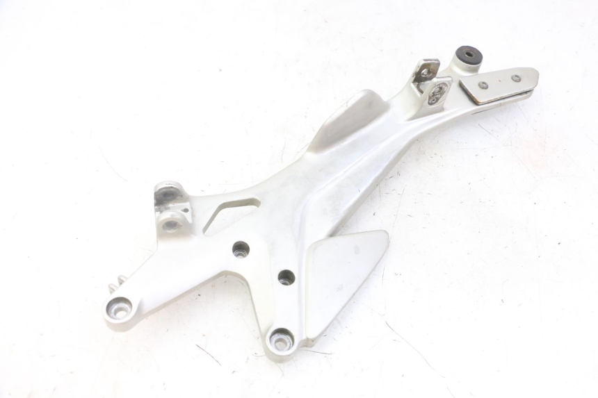 photo de RIGHT FRONT FOOTREST BRACKET HONDA CBF 500 (2004 - 2007) - Markings and original references