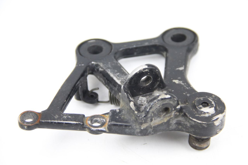 photo de FRONT RIGHT FOOTREST MOUNT HONDA CBR F SC21 1000 (1986 - 1992) - Main view