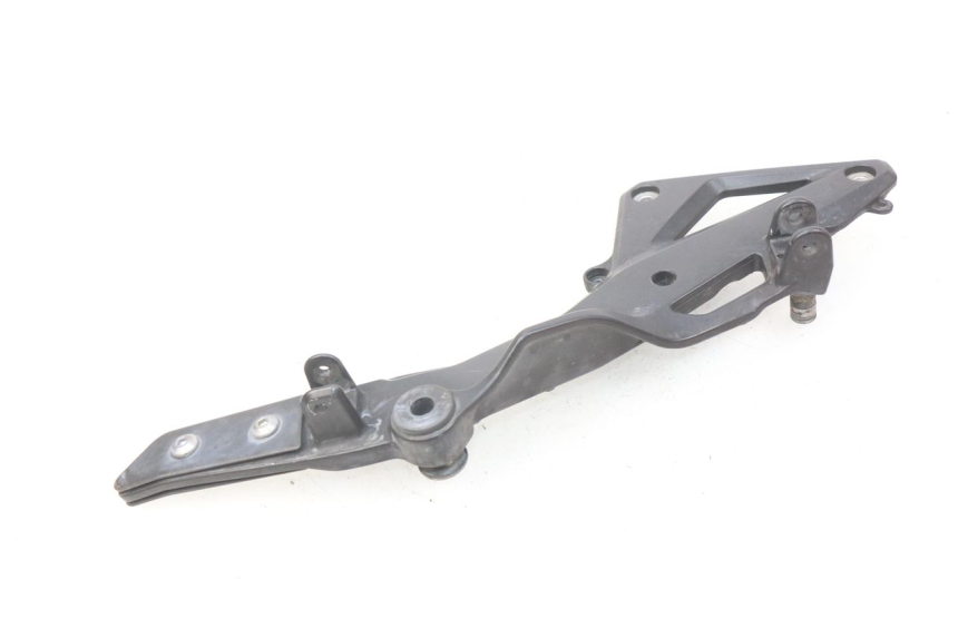 photo de FRONT RIGHT FOOTREST MOUNT HONDA CBRF CBR-F PC41 600 (2011 - 2013) - Alternative perspective