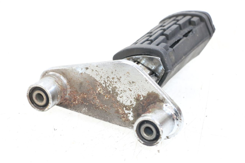 photo de FRONT RIGHT FOOTREST MOUNT APRILIA CLASSIC 125 (1995 - 2001) - Alternative perspective