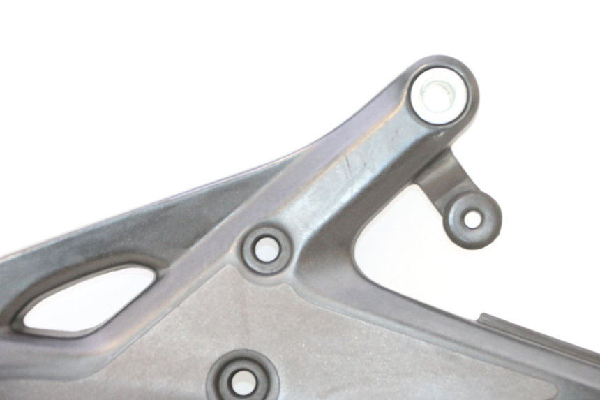 photo de FRONT RIGHT FOOTREST MOUNT KAWASAKI ER-6 ER6 F ABS 650 (2012 - 2016) - Additional view of the item