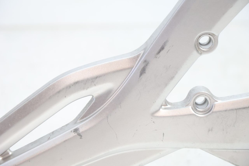 photo de FRONT RIGHT FOOTREST MOUNT KAWASAKI ER-6 ER6 N 650 (2005 - 2009) - Technical close-up