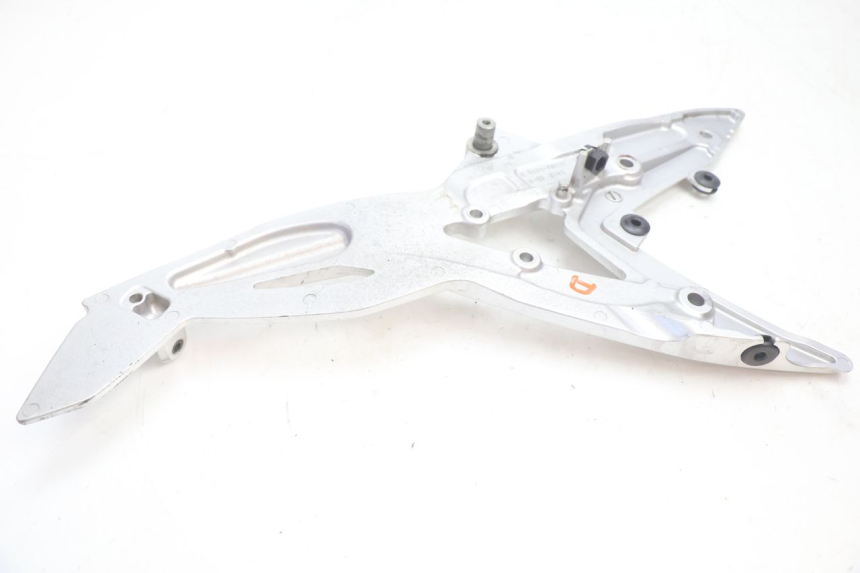 photo de FRONT RIGHT FOOTREST MOUNT KAWASAKI ER-6 ER6 N 650 (2005 - 2009) - Checked used part
