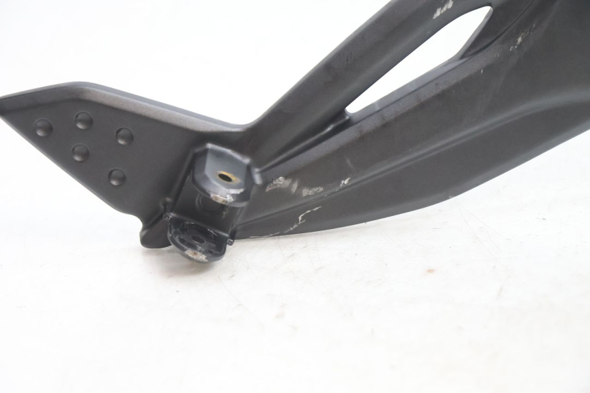 photo de FRONT RIGHT FOOTREST MOUNT KAWASAKI ER-6 ER6 N 650 (2005 - 2009) - Component detail