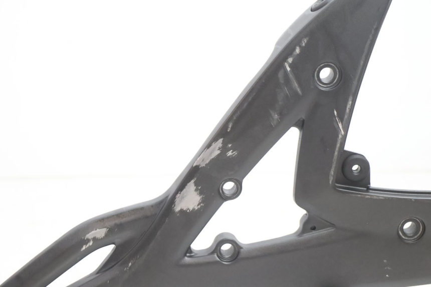 photo de FRONT RIGHT FOOTREST MOUNT KAWASAKI ER-6 ER6 N 650 (2005 - 2009) - Zoom on usage condition