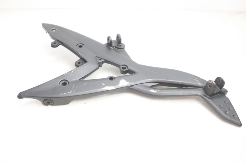 photo de FRONT RIGHT FOOTREST MOUNT KAWASAKI ER-6 ER6 N 650 (2005 - 2009) - Fixing points details