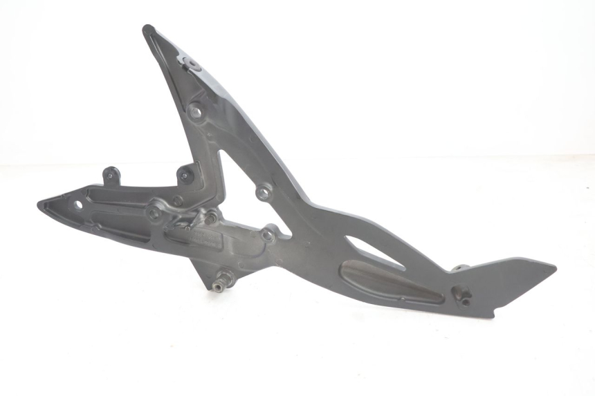 photo de FRONT RIGHT FOOTREST MOUNT KAWASAKI ER-6 ER6 N 650 (2005 - 2009) - Surface and material condition