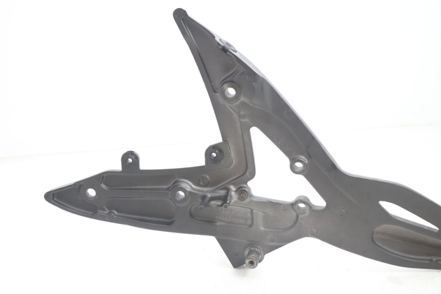photo de FRONT RIGHT FOOTREST MOUNT KAWASAKI ER-6 ER6 N 650 (2005 - 2009) - Checked used part