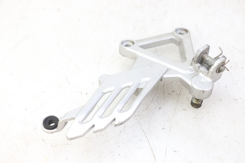 photo de FRONT RIGHT FOOTREST MOUNT STAHO FH 50 (2018 - 2019) - Component detail