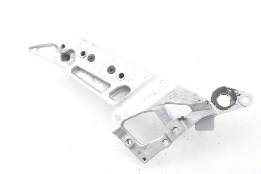 photo de FRONT RIGHT FOOTREST MOUNTING PLATE YAMAHA FJR ABS 1300 (2006 - 2012) - Component detail