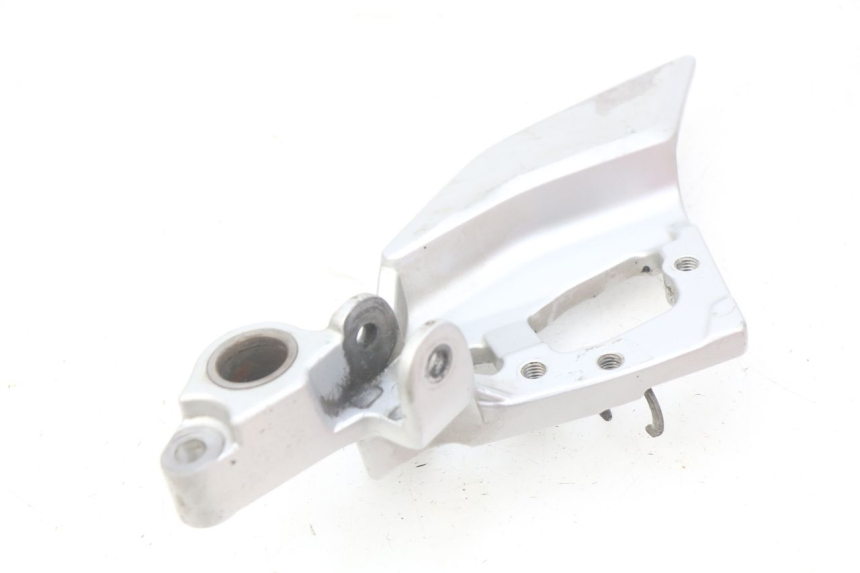 photo de RIGHT FRONT FOOTREST BRACKET YAMAHA FJR ABS 1300 (2016 - 2020) - Alternative perspective