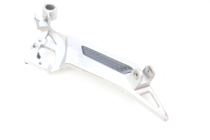 photo de FRONT RIGHT FOOTREST MOUNTING PLATE YAMAHA FJR ABS 1300 (2006 - 2012) - Technical close-up