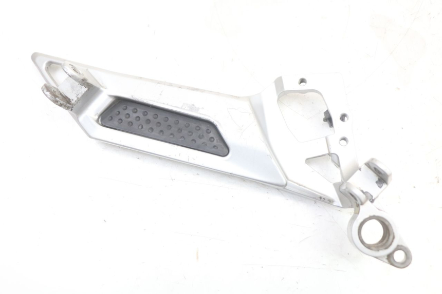 photo de FRONT RIGHT FOOTREST MOUNTING PLATE YAMAHA FJR ABS 1300 (2006 - 2012) - Component detail
