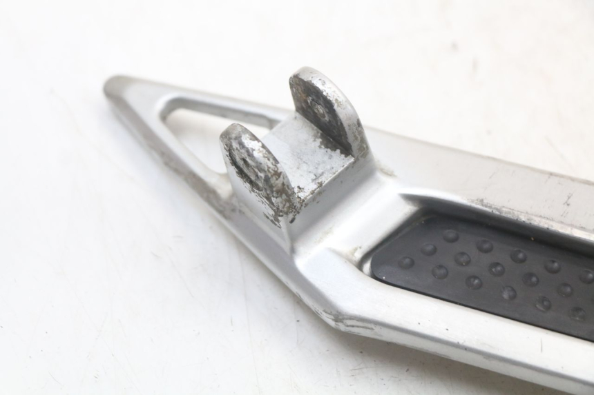 photo de FRONT RIGHT FOOTREST MOUNTING PLATE YAMAHA FJR ABS 1300 (2006 - 2012) - Alternative perspective