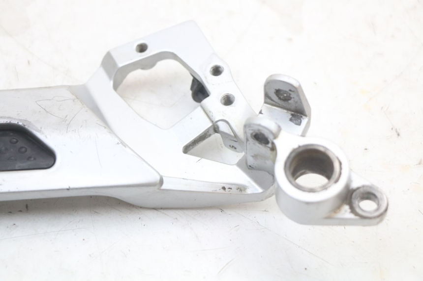 photo de FRONT RIGHT FOOTREST MOUNTING PLATE YAMAHA FJR ABS 1300 (2006 - 2012) - Product overview