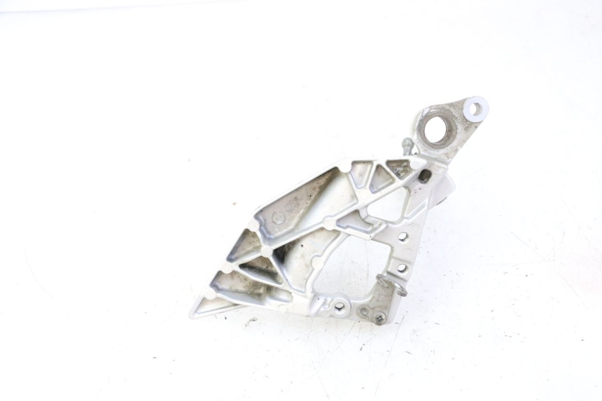 photo de RIGHT FRONT FOOTREST BRACKET YAMAHA FJR ABS 1300 (2016 - 2020) - Zoom on usage condition