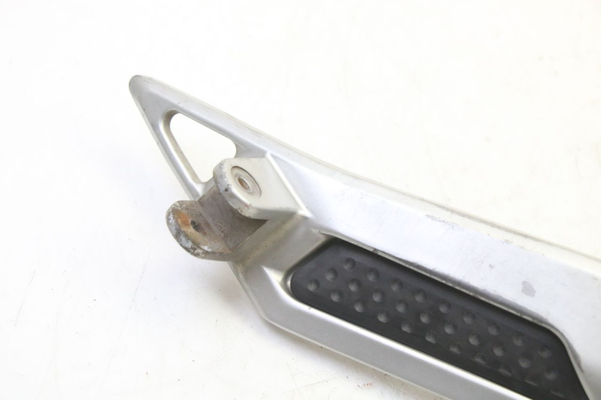 photo de FRONT RIGHT FOOTREST MOUNTING PLATE YAMAHA FJR ABS 1300 (2006 - 2012) - Component detail