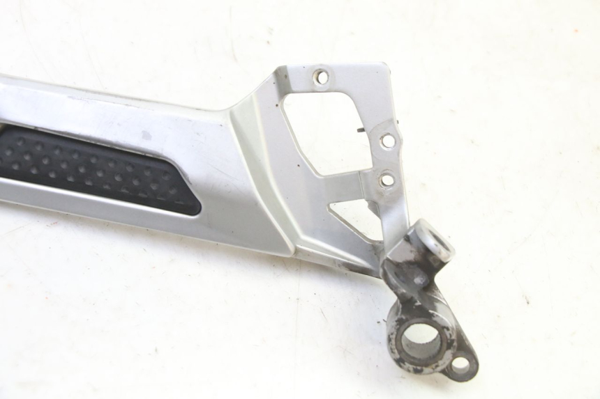 photo de FRONT RIGHT FOOTREST MOUNTING PLATE YAMAHA FJR ABS 1300 (2006 - 2012) - Zoom on usage condition