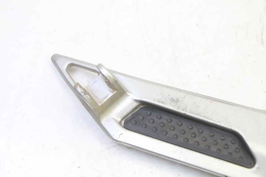photo de FRONT RIGHT FOOTREST MOUNTING PLATE YAMAHA FJR ABS 1300 (2006 - 2012) - Component detail