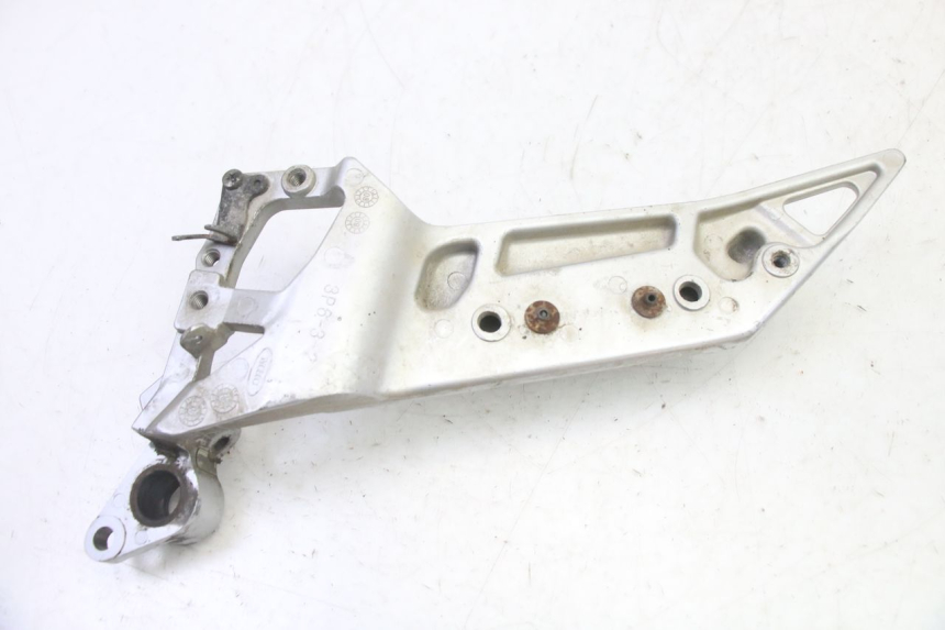 photo de FRONT RIGHT FOOTREST MOUNTING PLATE YAMAHA FJR ABS 1300 (2006 - 2012) - Product overview