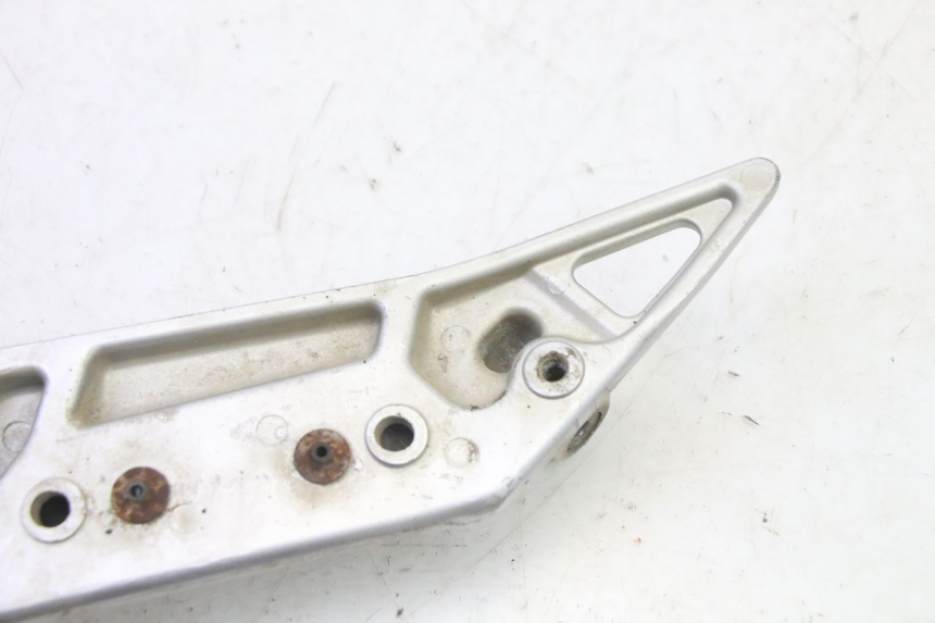 photo de FRONT RIGHT FOOTREST MOUNTING PLATE YAMAHA FJR ABS 1300 (2006 - 2012) - Surface and material condition