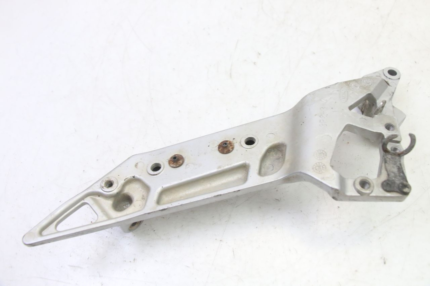 photo de FRONT RIGHT FOOTREST MOUNTING PLATE YAMAHA FJR ABS 1300 (2006 - 2012) - Checked used part