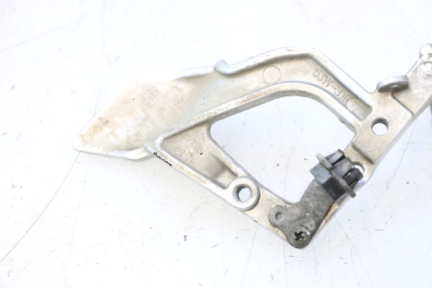 photo de FRONT RIGHT FOOTREST MOUNT YAMAHA FJR 1300 (2001 - 2005) - Zoom on usage condition