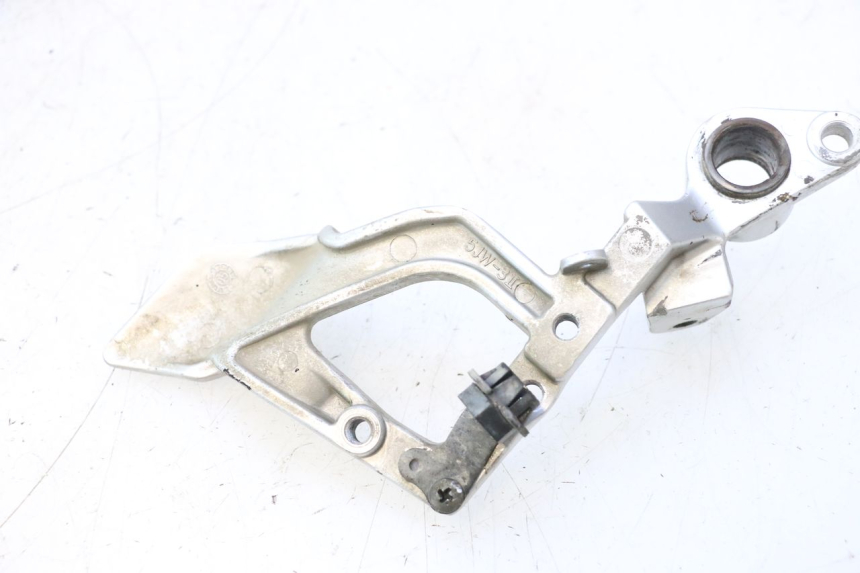 photo de FRONT RIGHT FOOTREST MOUNT YAMAHA FJR 1300 (2001 - 2005) - Product overview